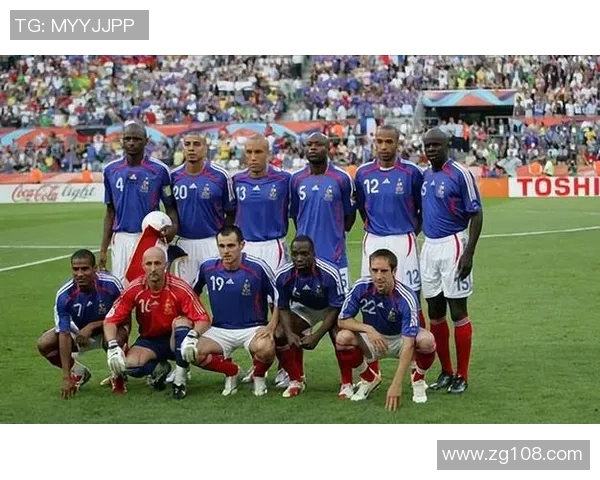 法国足球传奇球星回顾：从齐达内到亨利的辉煌历程