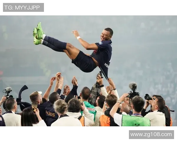 足球明星进球后庆祝动作解析与背后故事揭示